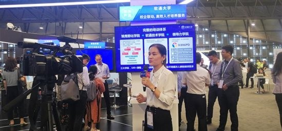 “云”开见日，，，，，，，“AI”生花，，，，，，，GA黄金甲动力携五大主题亮相华为HC大会